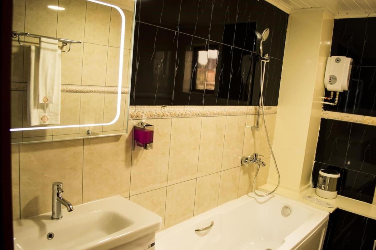 Hotel Jouvence International Yaoundé Kültér fotó